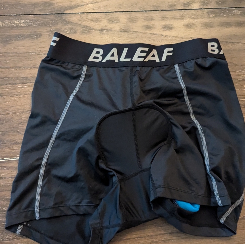 Padded cycling spandex shorts